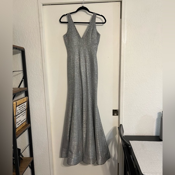 Perfect silver party or wedding dress! 🩶 - Picture 2 of 3